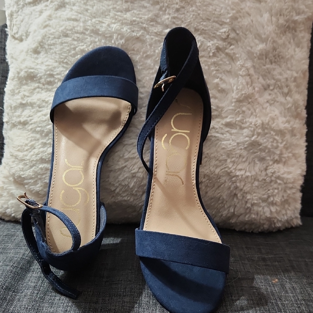 Sugar “Noelle” Heels – Navy Micro Women’s 6.5W - MSRP $60 EUC